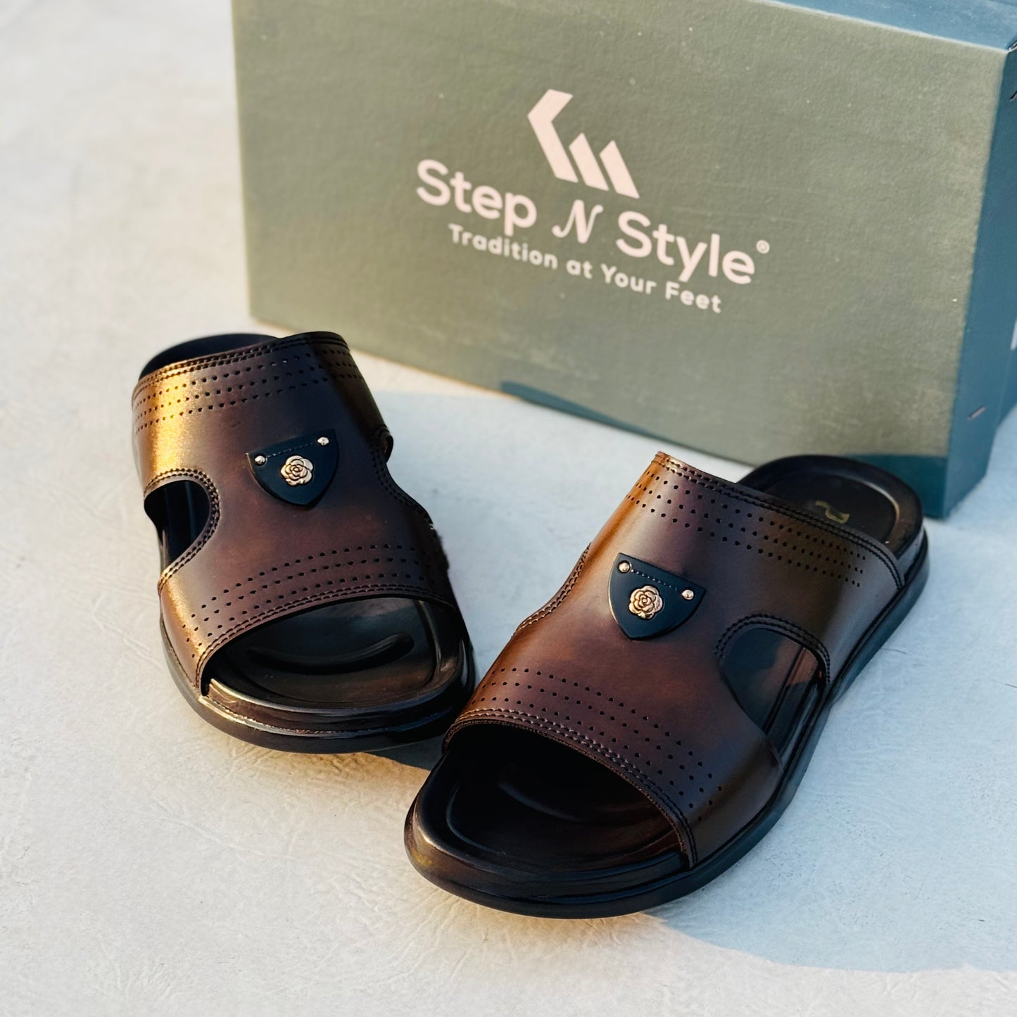 BROWN URBAN SLIPPERS (ART-815 )